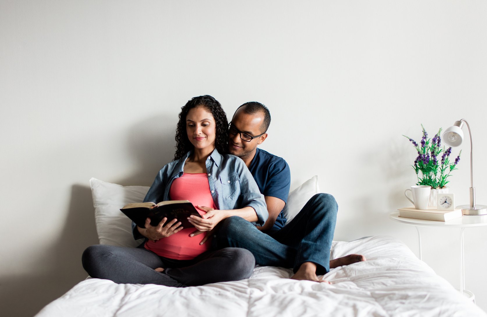 Pregnant couple reading together